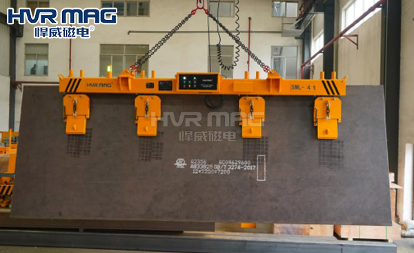 鋼板如何安全翻身？豎吊鋼板磁力吸盤吊具來(lái)幫您