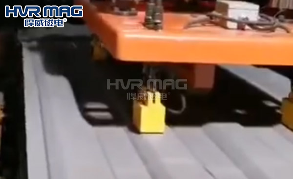 波紋板、瓦楞板為什么要選電永磁吸盤進(jìn)行自動化搬運(yùn)？