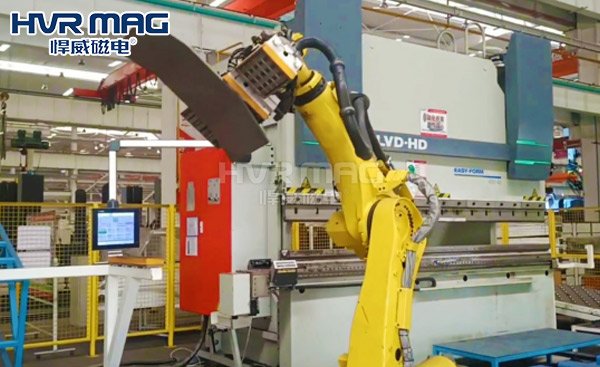 機(jī)器人電磁鐵吸盤夾具該如何選型？